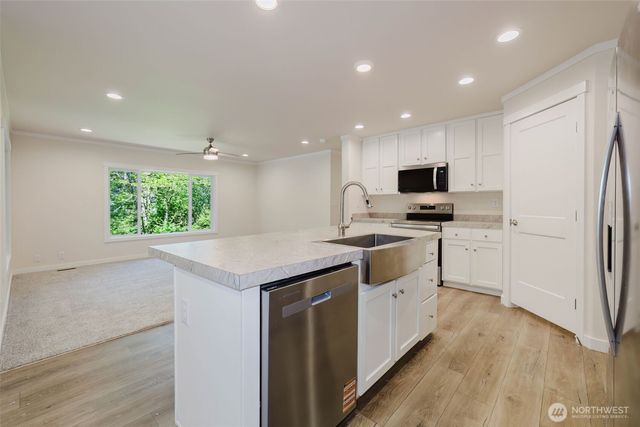 401 E Trails End Drive, Belfair, WA 98528
