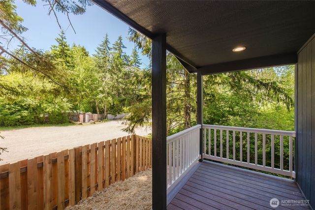 401 E Trails End Drive, Belfair, WA 98528