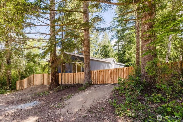 401 E Trails End Drive, Belfair, WA 98528