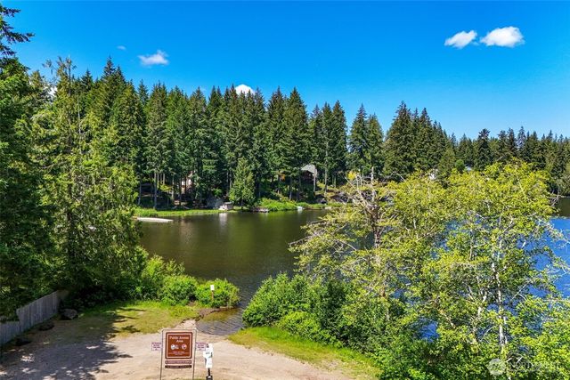 401 E Trails End Drive, Belfair, WA 98528
