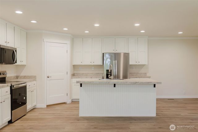 401 E Trails End Drive, Belfair, WA 98528