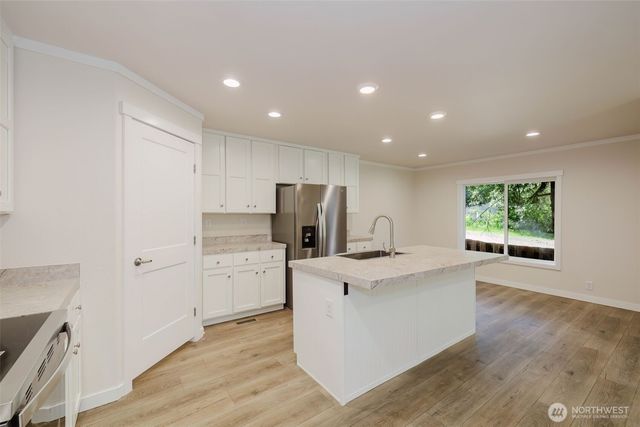 401 E Trails End Drive, Belfair, WA 98528