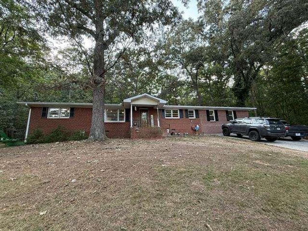 428 Blackberry Lane, Lindale, GA 30147