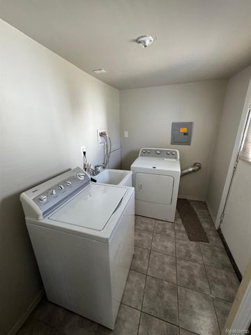 24025 CUNNINGHAM Avenue, Warren, MI 48091