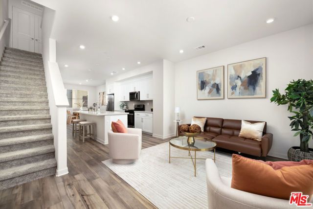 126 Dove Lndg, Covina, CA 91722
