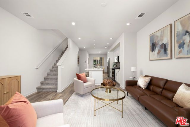 126 Dove Lndg, Covina, CA 91722
