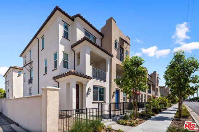 126 Dove Lndg, Covina, CA 91722