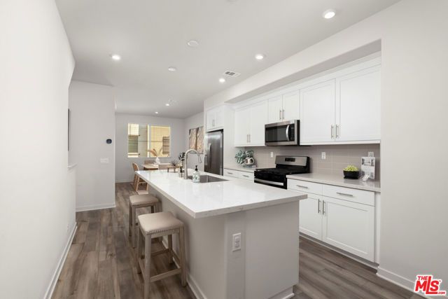 126 Dove Lndg, Covina, CA 91722