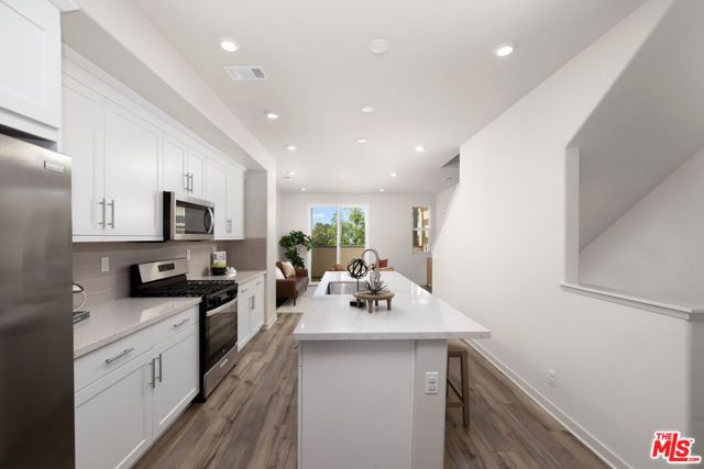 126 Dove Lndg, Covina, CA 91722