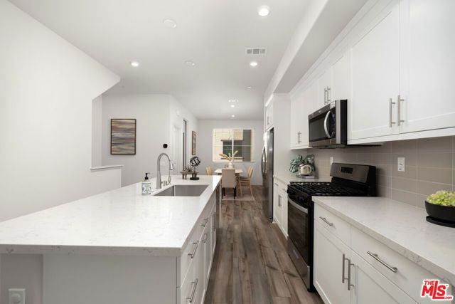 126 Dove Lndg, Covina, CA 91722