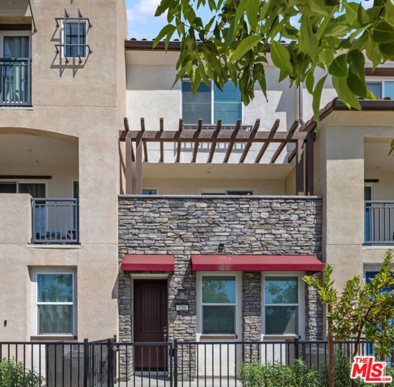 126 Dove Lndg, Covina, CA 91722