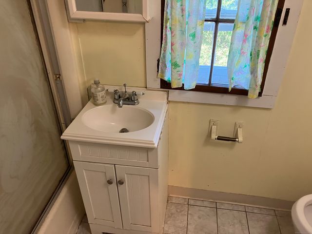 14 Hackmatack Street, Manchester, CT 06040