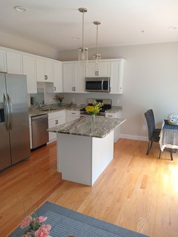 27 Dora Dr B, Taunton, MA 02780