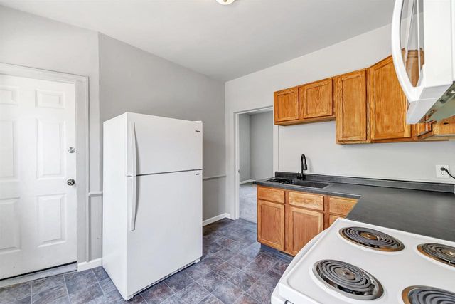 918 DIVISION STREET, Green Bay, WI 54303