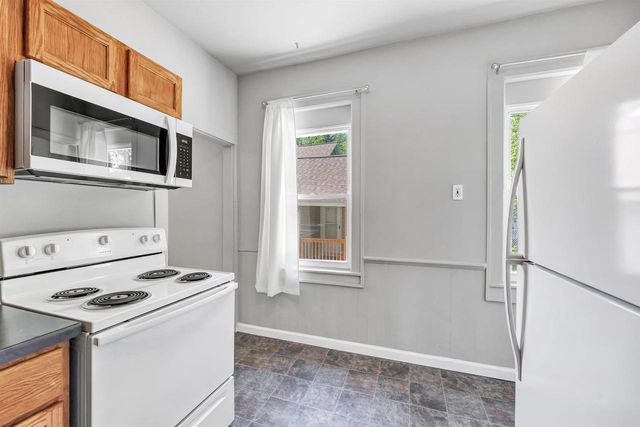 918 DIVISION STREET, Green Bay, WI 54303