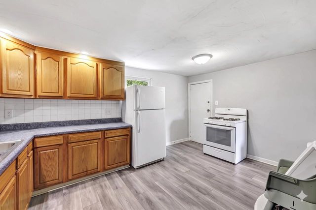 918 DIVISION STREET, Green Bay, WI 54303