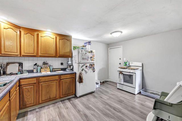 918 DIVISION STREET, Green Bay, WI 54303