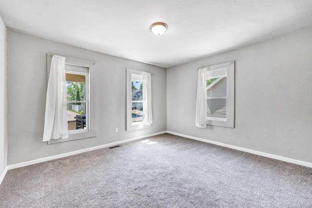 918 DIVISION STREET, Green Bay, WI 54303