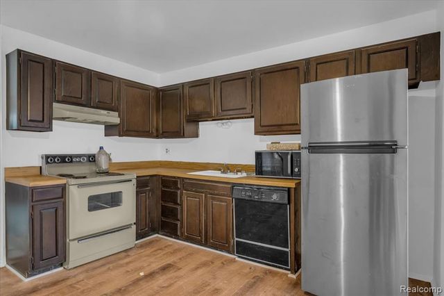 1402 Heritage Drive, Canton, MI 48188