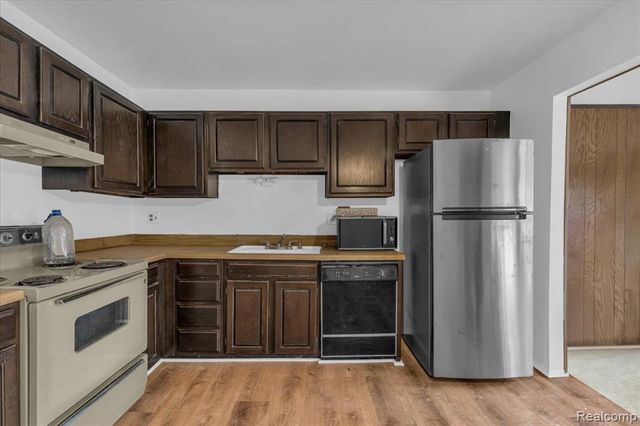 1402 Heritage Drive, Canton, MI 48188