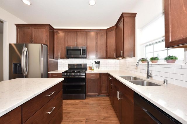 N66W23662 Hillview ROAD, Sussex, WI 53089