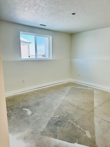 134 Mulberry Loop NE, Minot, ND 58703