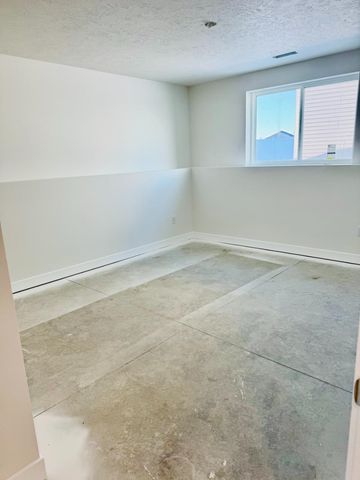 134 Mulberry Loop NE, Minot, ND 58703