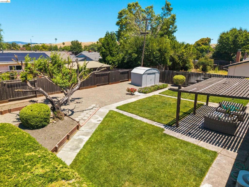Image 10 of property listing at 7477 Limerick Ave, Dublin, CA 94568