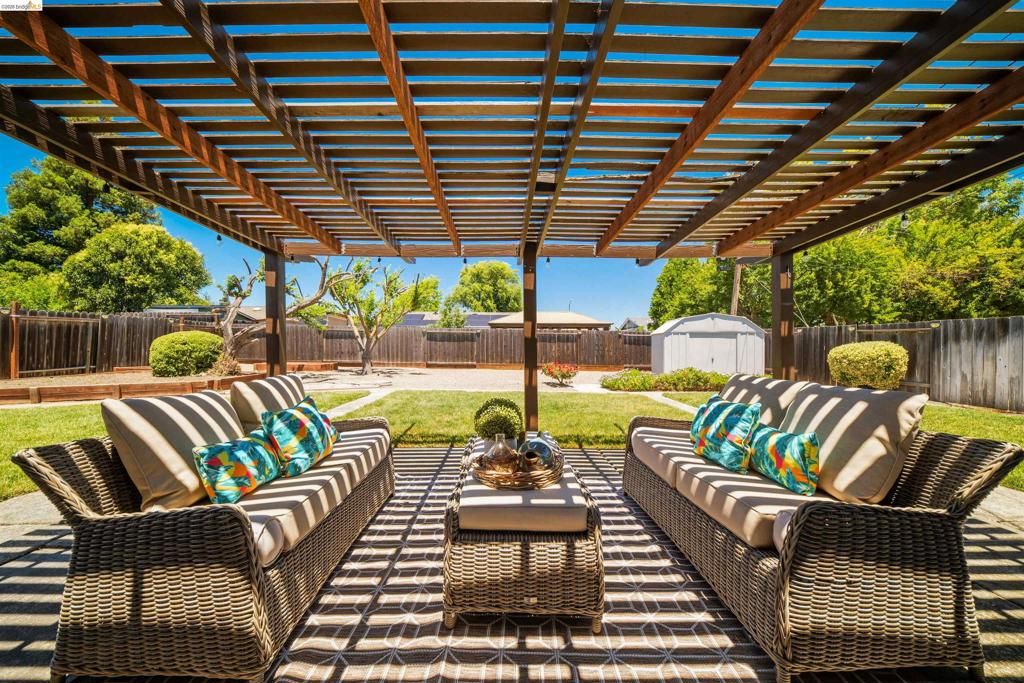 Image 7 of property listing at 7477 Limerick Ave, Dublin, CA 94568