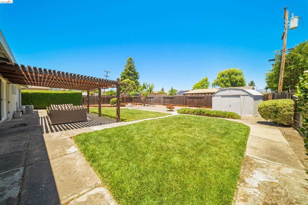 Image 9 of property listing at 7477 Limerick Ave, Dublin, CA 94568