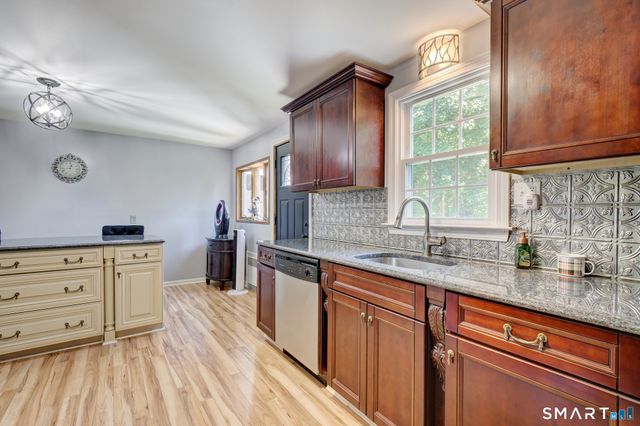 236 Ridgewood Road, West Hartford, CT 06107
