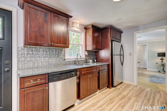 236 Ridgewood Road, West Hartford, CT 06107