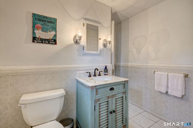 236 Ridgewood Road, West Hartford, CT 06107
