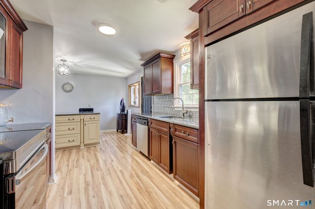 236 Ridgewood Road, West Hartford, CT 06107