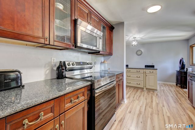 236 Ridgewood Road, West Hartford, CT 06107