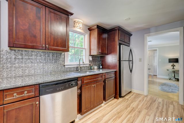 236 Ridgewood Road, West Hartford, CT 06107