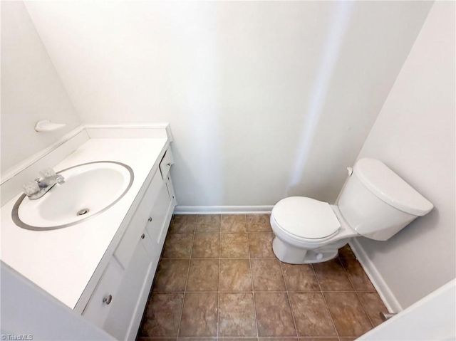 2605 Lamroc Road, Greensboro, NC 27407