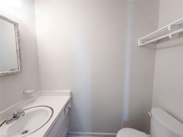 2605 Lamroc Road, Greensboro, NC 27407