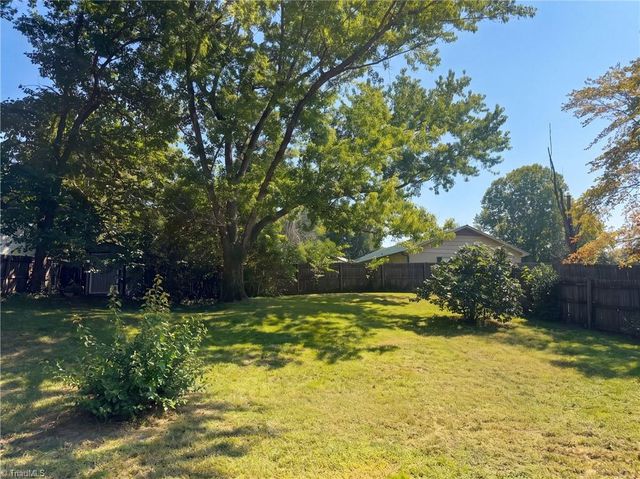 2605 Lamroc Road, Greensboro, NC 27407