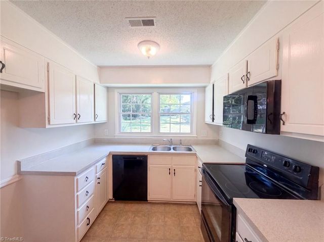 2605 Lamroc Road, Greensboro, NC 27407