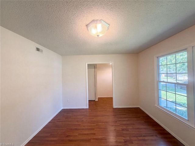 2605 Lamroc Road, Greensboro, NC 27407