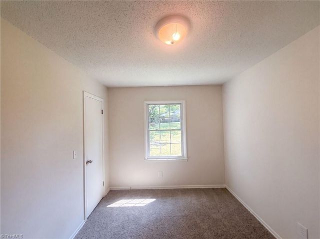 2605 Lamroc Road, Greensboro, NC 27407