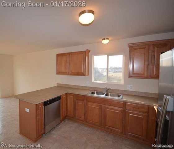 29538 Woodpark Circle, Warren, MI 48092