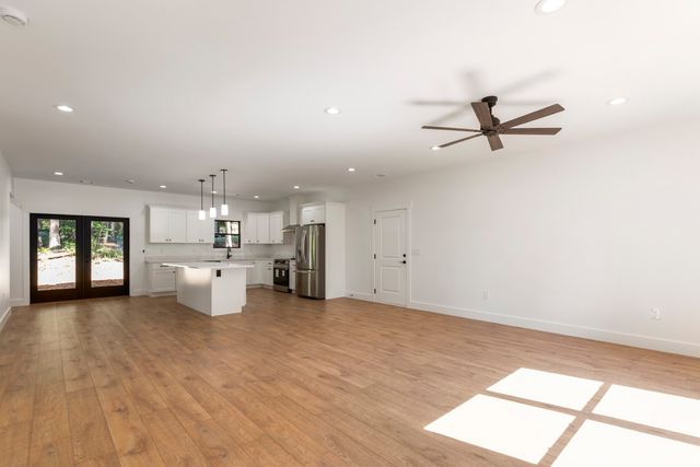 906 Fairfield Drive, Seneca, SC 29678