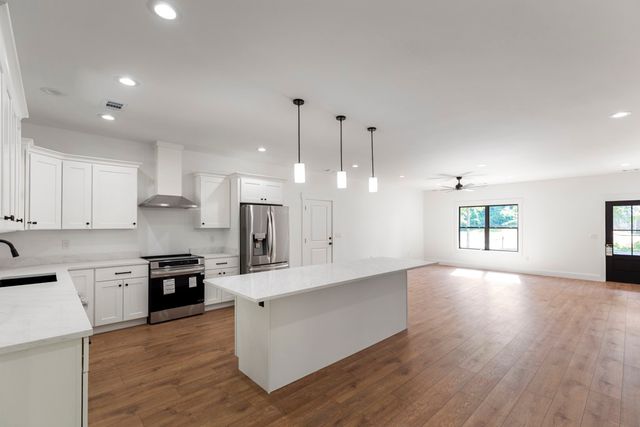 906 Fairfield Drive, Seneca, SC 29678