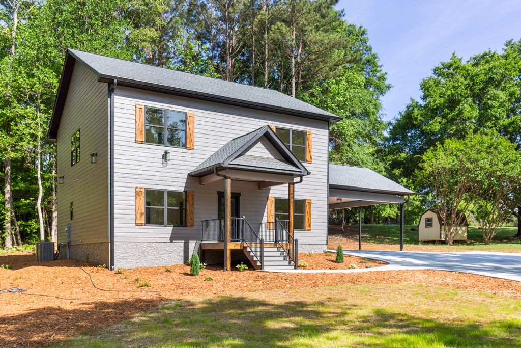906 Fairfield Drive, Seneca, SC 29678