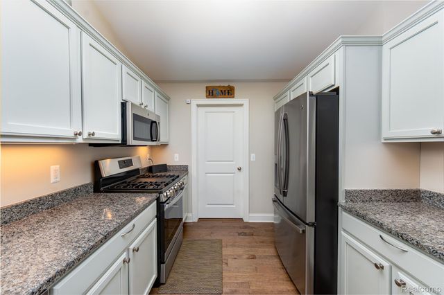 1925 Egret Pointe, Genoa Township, MI 48843