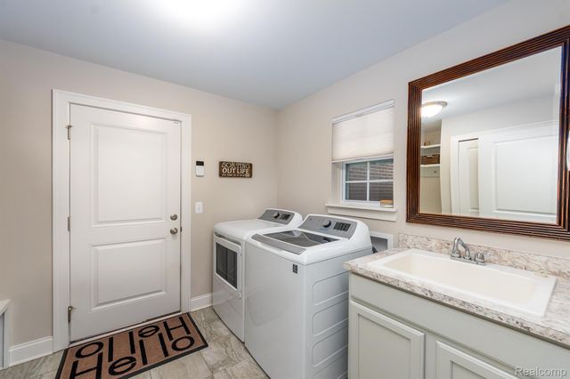 1925 Egret Pointe, Genoa Township, MI 48843