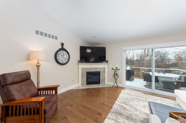 1925 Egret Pointe, Genoa Township, MI 48843