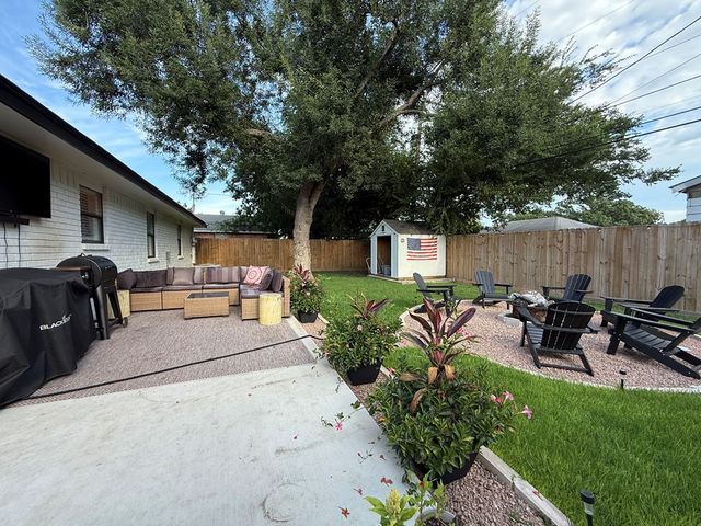 121 Ace Ranch Rd, Kerrville, TX 78028